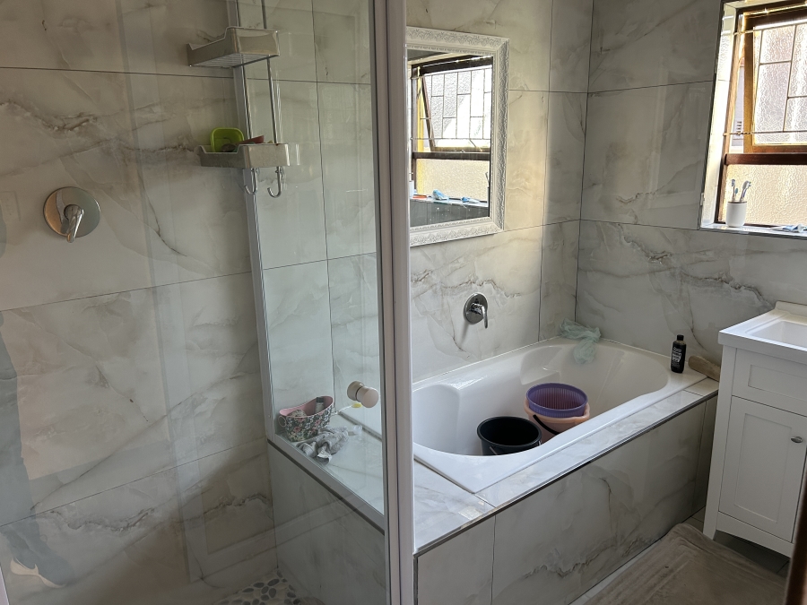 3 Bedroom Property for Sale in Peerless Park West Western Cape